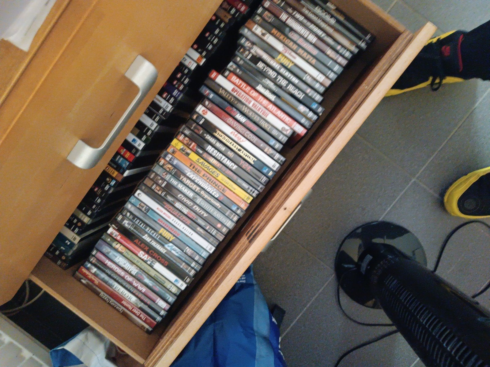 dvd-spelers en 1000 dvd's in nieuwstaat prijs overeen te kom, Ophalen, Dvd's