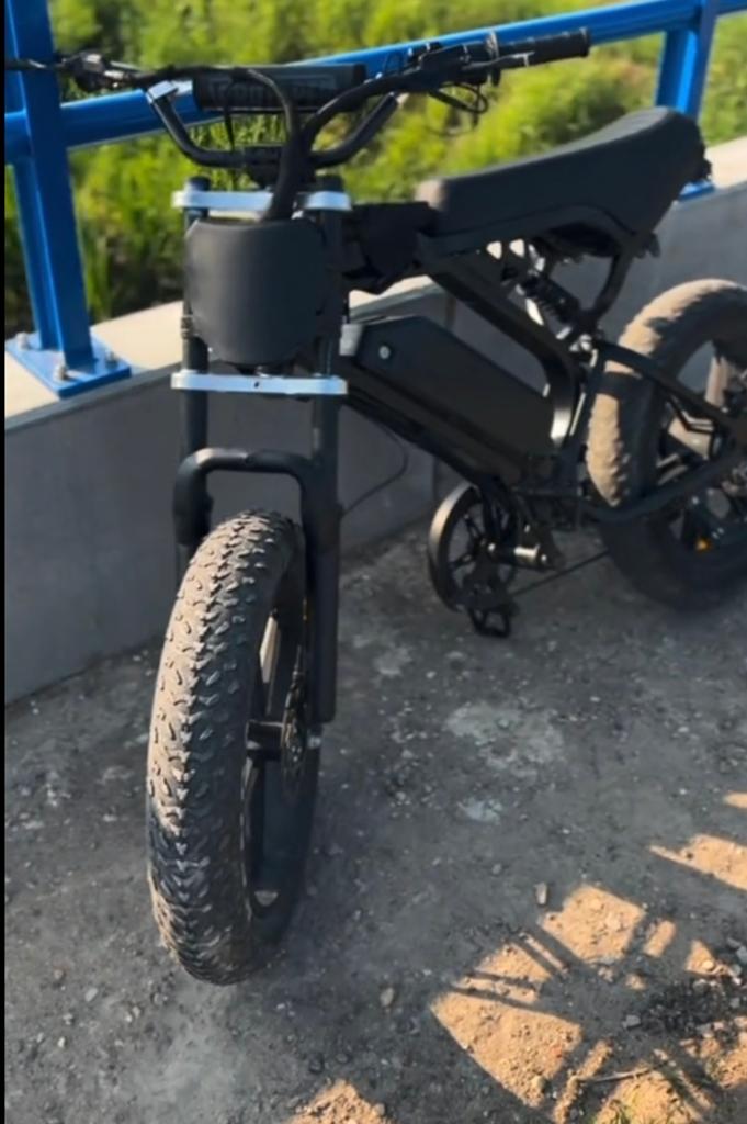 Fatbike v20 pro custom te ruilen tegen gt2000, Fietsen en Brommers, Ophalen, Zo goed als nieuw
