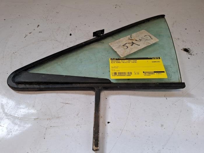 Vitre triangulaire avant gauche d'un Alfa Romeo Alfetta, Autos : Pièces & Accessoires, -, 3 mois de garantie, Utilisé, Alfa Romeo