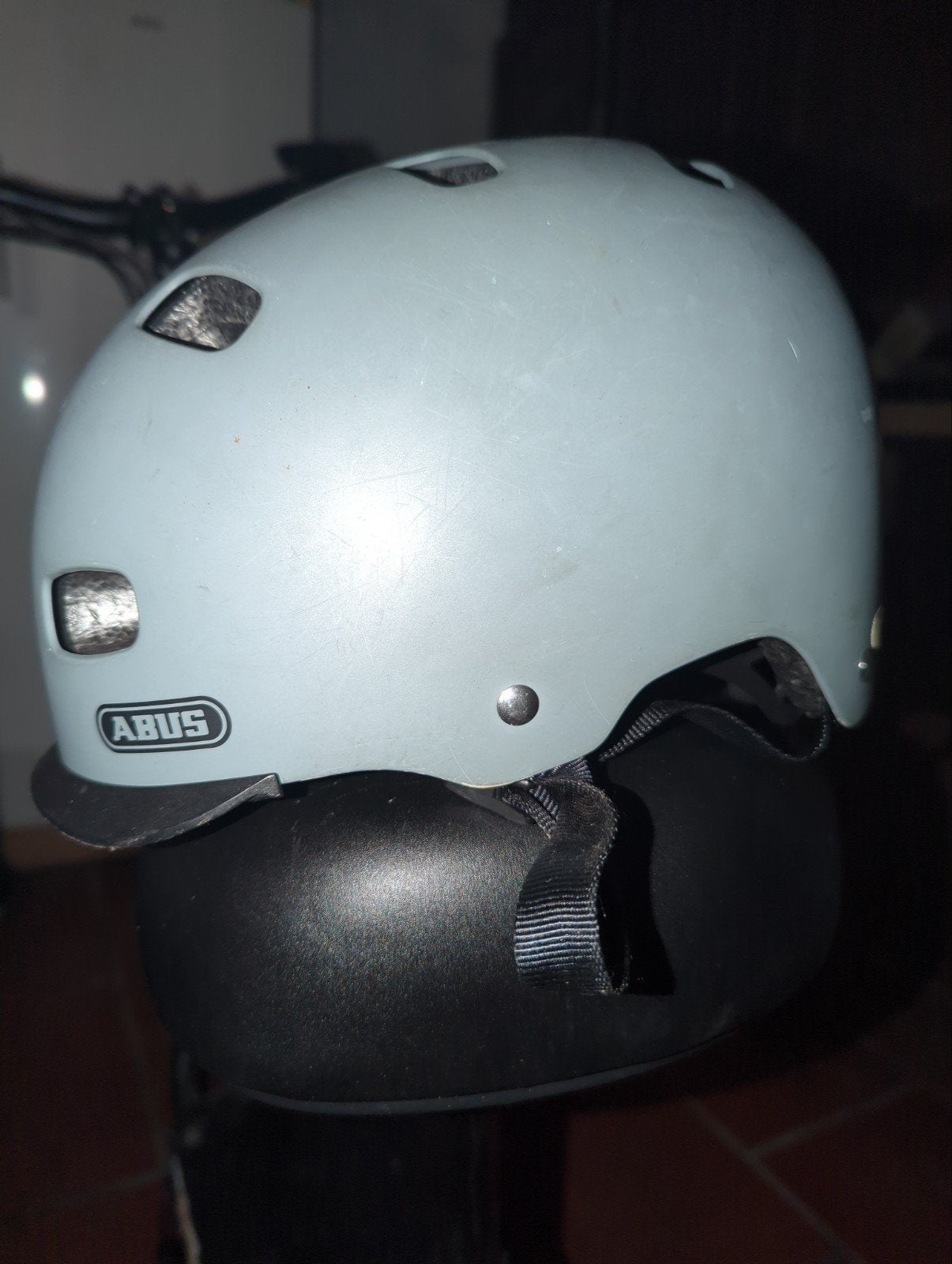 Fiets,e step helm. ABUS, Enlèvement