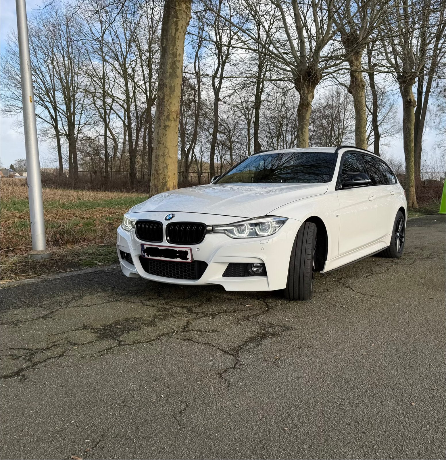 BMW 320i xDrive Touring M-Sport | Shadowline, Autos, BMW, Cuir, Achat, Noir, 5 portes