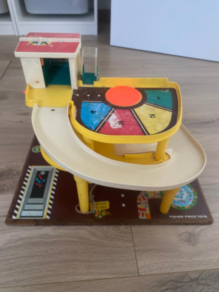 Fisher price vinted garage met popjes en auto, Ophalen, Gebruikt