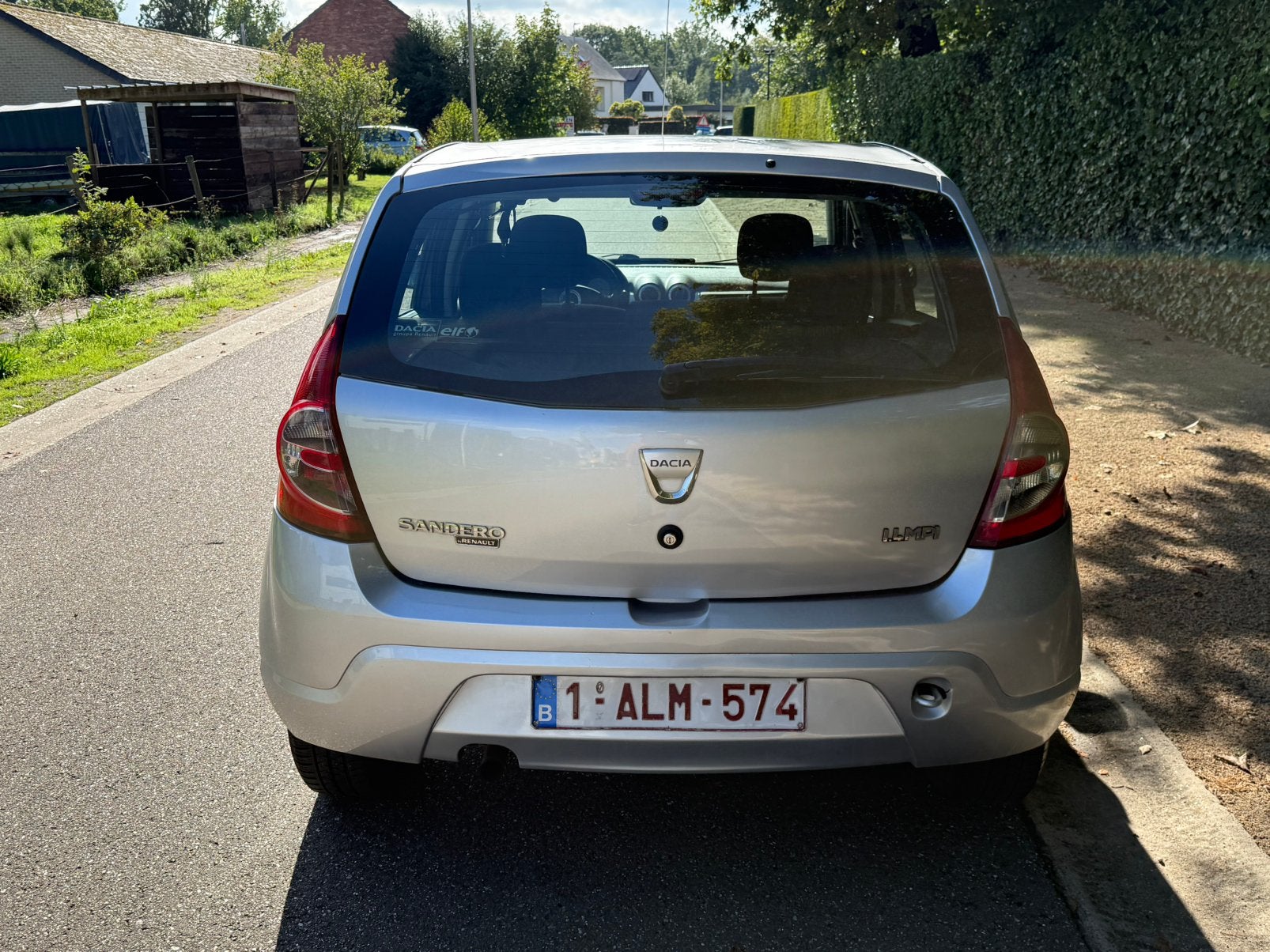 Dacia sandero 1.4 103000km met airco, Auto's, Voorwielaandrijving, Stof, Bluetooth, Zwart