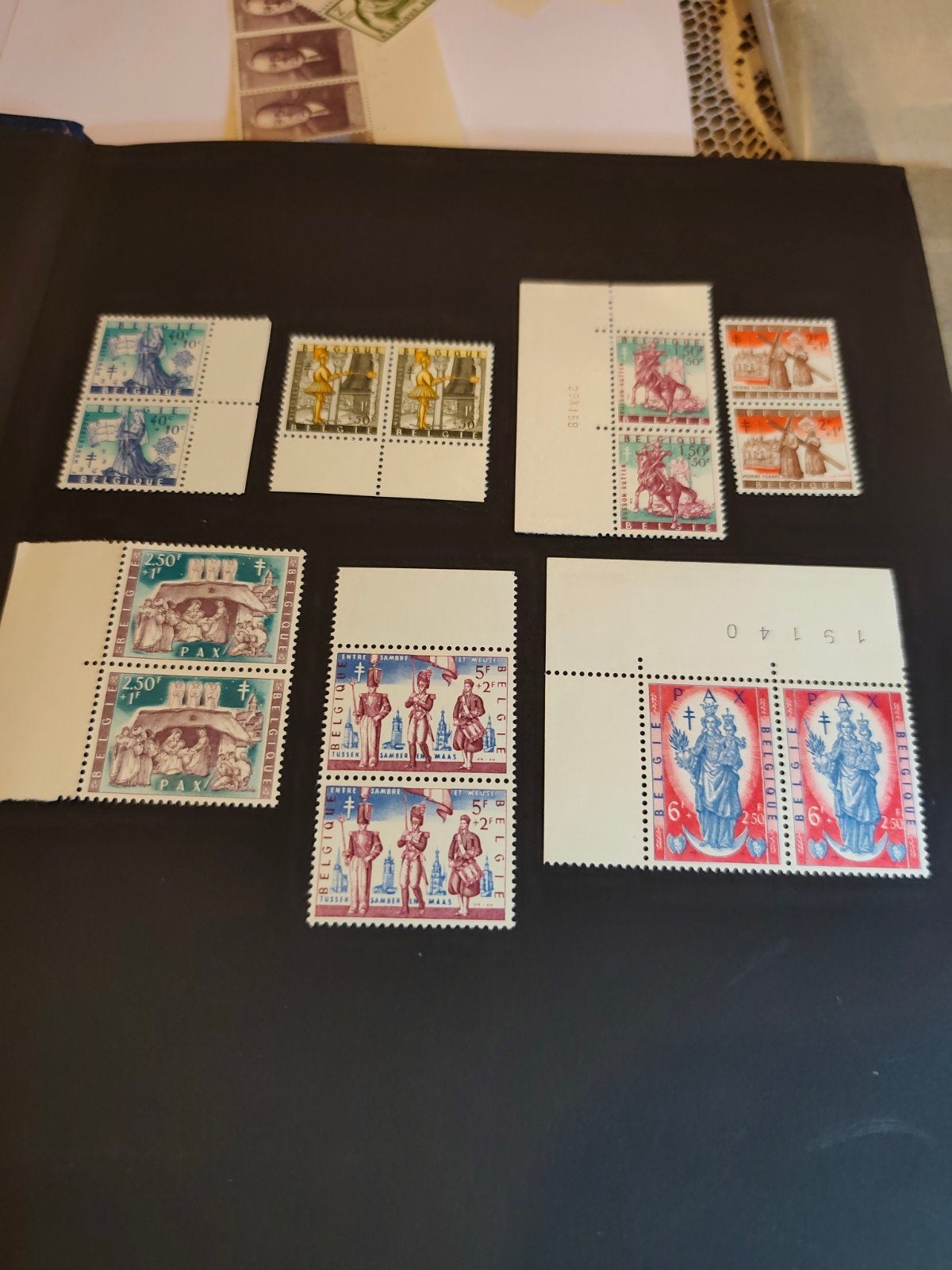 2 timbres anti-anneaux folkloriques 1082/88, Enlèvement ou Envoi, Neuf