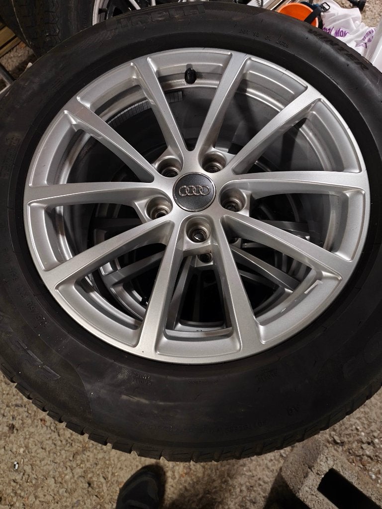 Kit hiver origine Audi A6 Parfait état, Autos : Pièces & Accessoires, Neuf, Pneus hiver, Véhicule de tourisme, 17 pouces