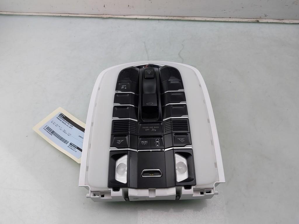 PLAFONNIER AVANT Porsche Macan (95B) (|95861394304|), Porsche Deutschland GmbH, Porscheplatz 1
70435  Stuttgart, DE, Porsche, Info@porsche.de