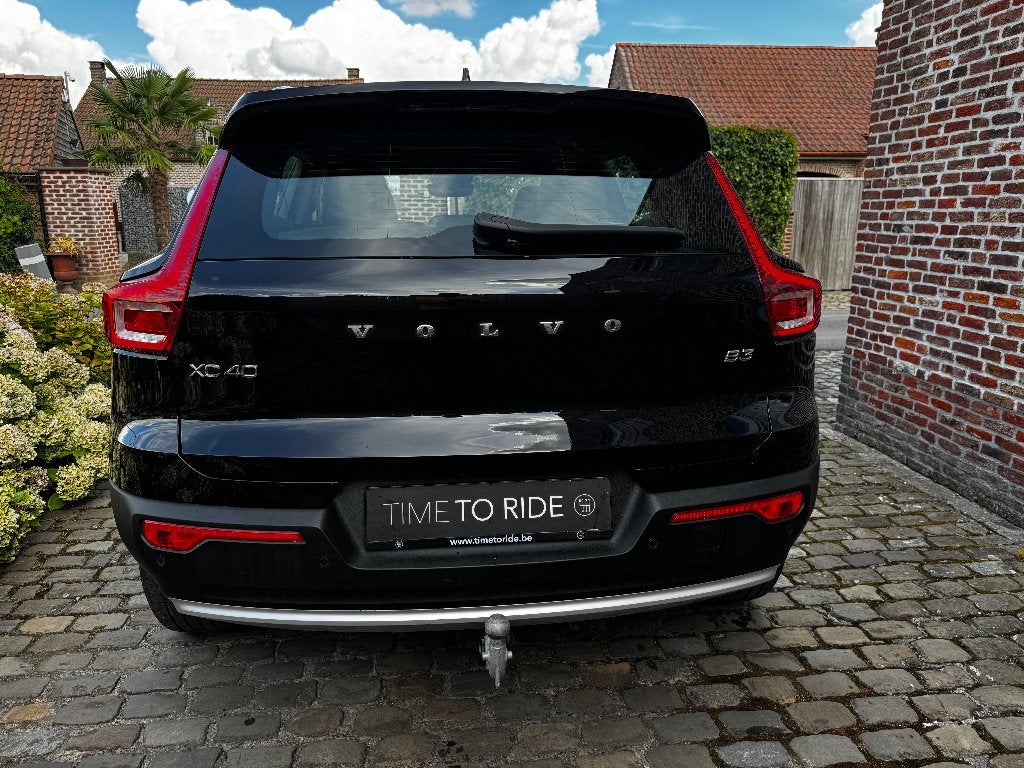 2023 Volvo XC40 B3 MHEV/Facelift/Leder/ACC/Trekhaak/Pilot, Auto's, Volvo, Voorwielaandrijving, Dealer onderhouden, 4 cilinders