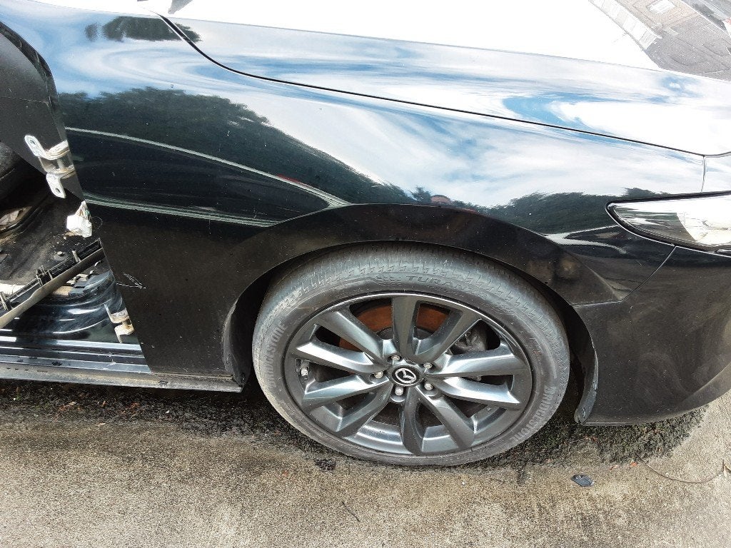 SPATBORD RECHTS VOOR Mazda 3 Sport (BP) (01-2018/-), Auto-onderdelen, Hitdorfer Straße 73
51371  Leverkusen, DE, Gebruikt, Spatbord