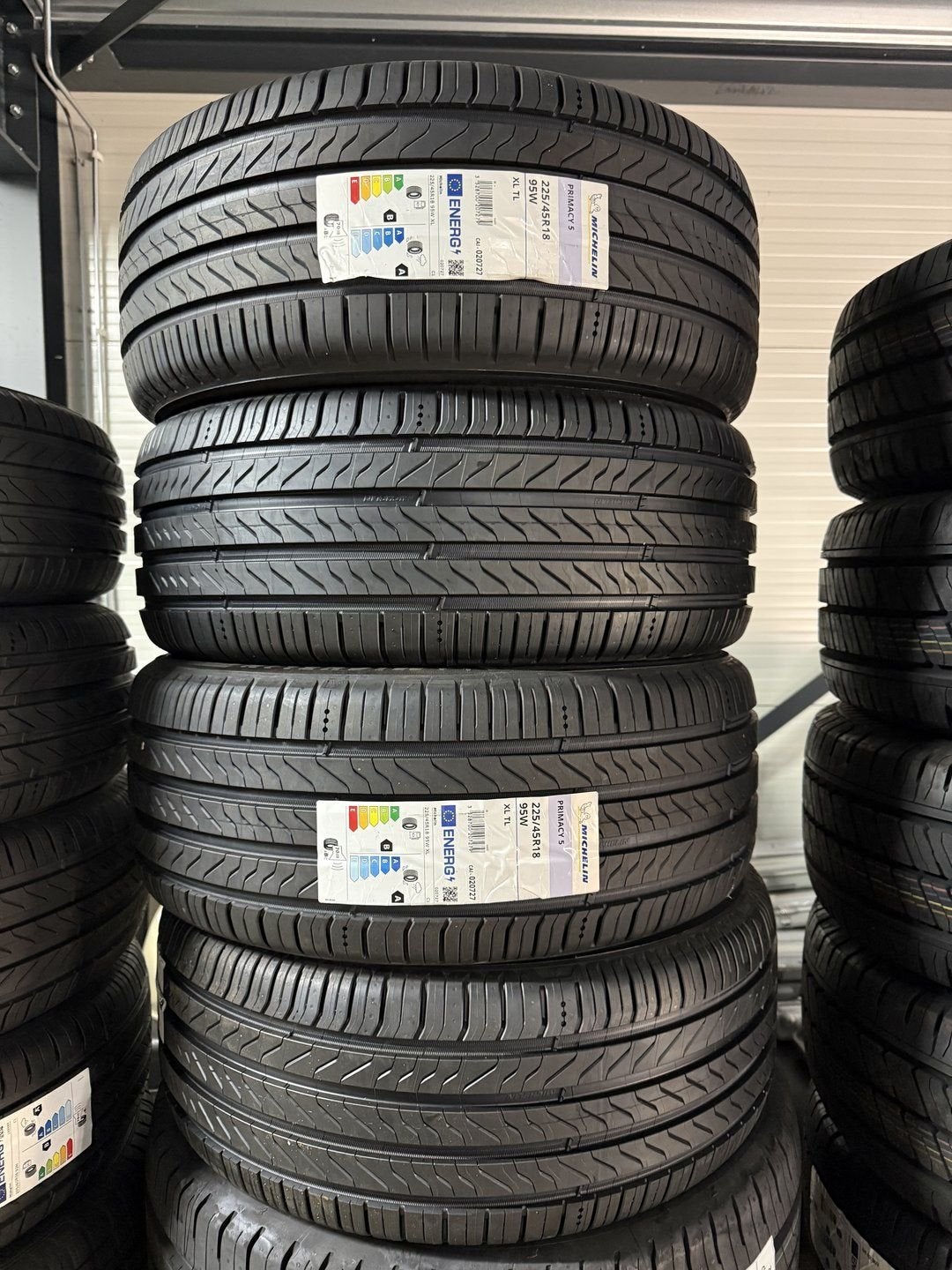 Jeu neuf de 4 pneus d'été Michelin Primacy 5, dimensions 225, Autos : Pièces & Accessoires, Neuf, Véhicule de tourisme, Pneus été