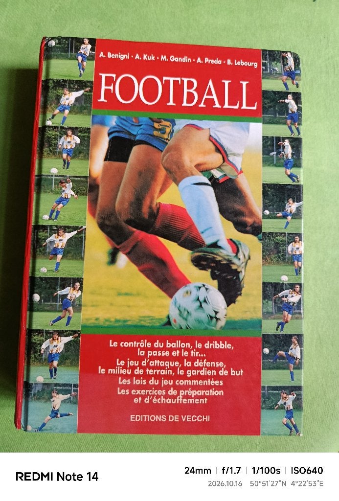 Football : Technique, tactique, entraînement, lois du jeu, Livres, Sport de ballon, A. Benigni, M. Gandin, A. Kuk, B. Lebourg et A. Preda