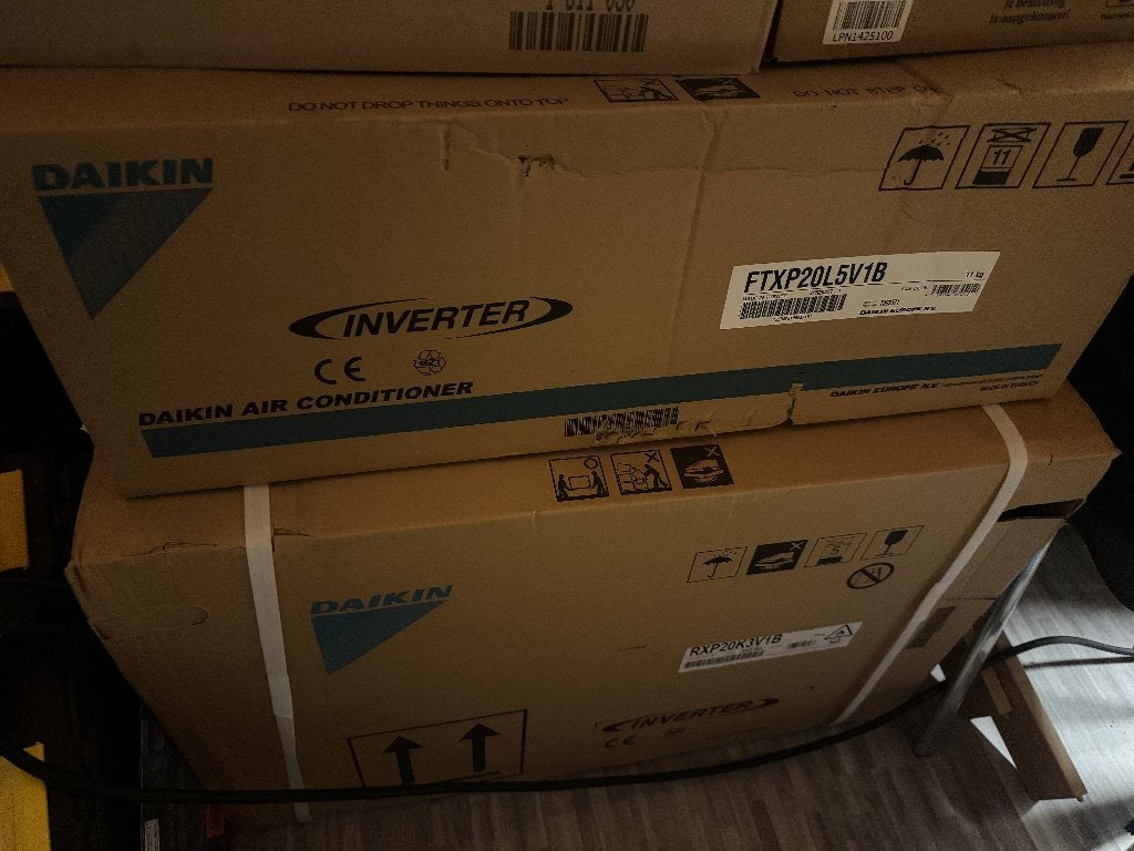 Daikin Split Airco 2 kW nieuw in doos, Elektronische apparatuur, Airco's, Ophalen, Koelen en Ontvochtigen, Minder dan 60 m³, Nieuw