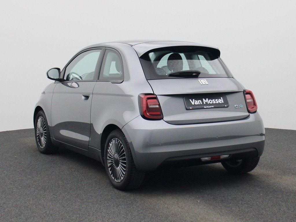 Fiat 500 500e 42 kWh Icon NAVI | Sensoren | Zetelverwarming, 4 zetels, Stof, 1365 kg, Automatische klimaatregeling