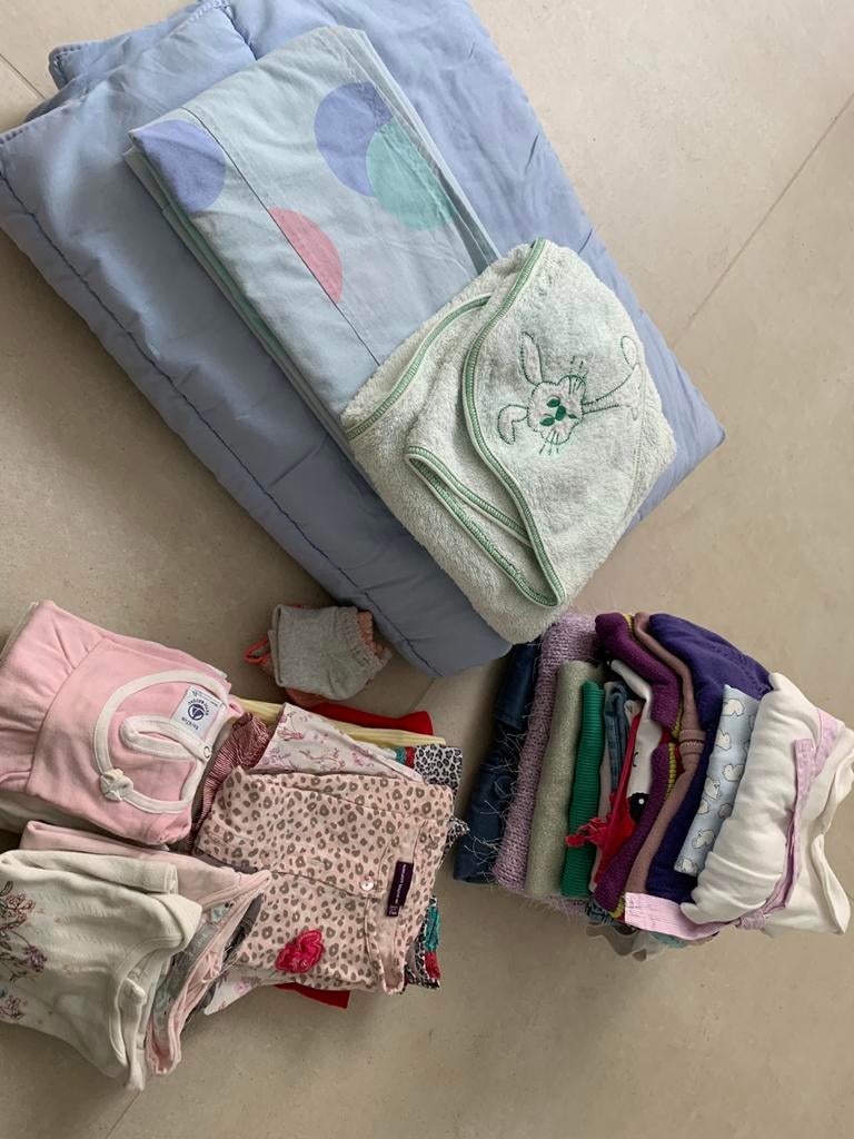 Lot de vêtements bebe fille 0-1 an + couette avec house, Enlèvement, Comme neuf