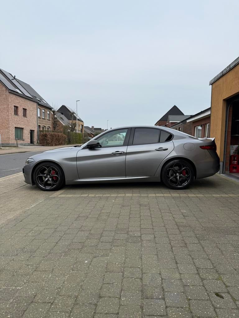 Alfa romeo giulia 2.0 full option, Auto's, Automaat, Achterwielaandrijving, Zwart, USB
