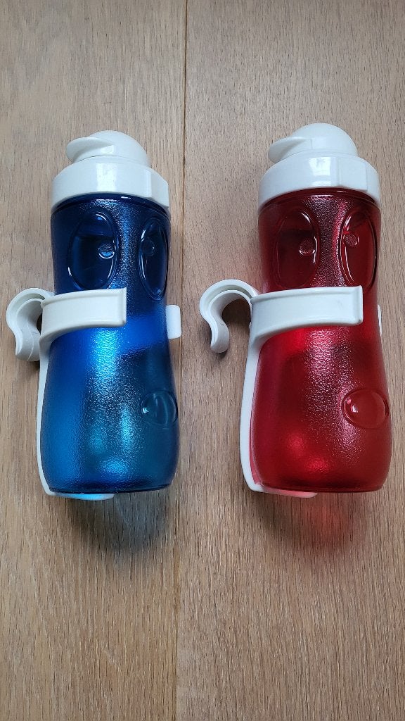 2 drinkflessen kinderfiets + houders, Fietsen en Brommers, Ophalen of Verzenden, Gebruikt, B'twin