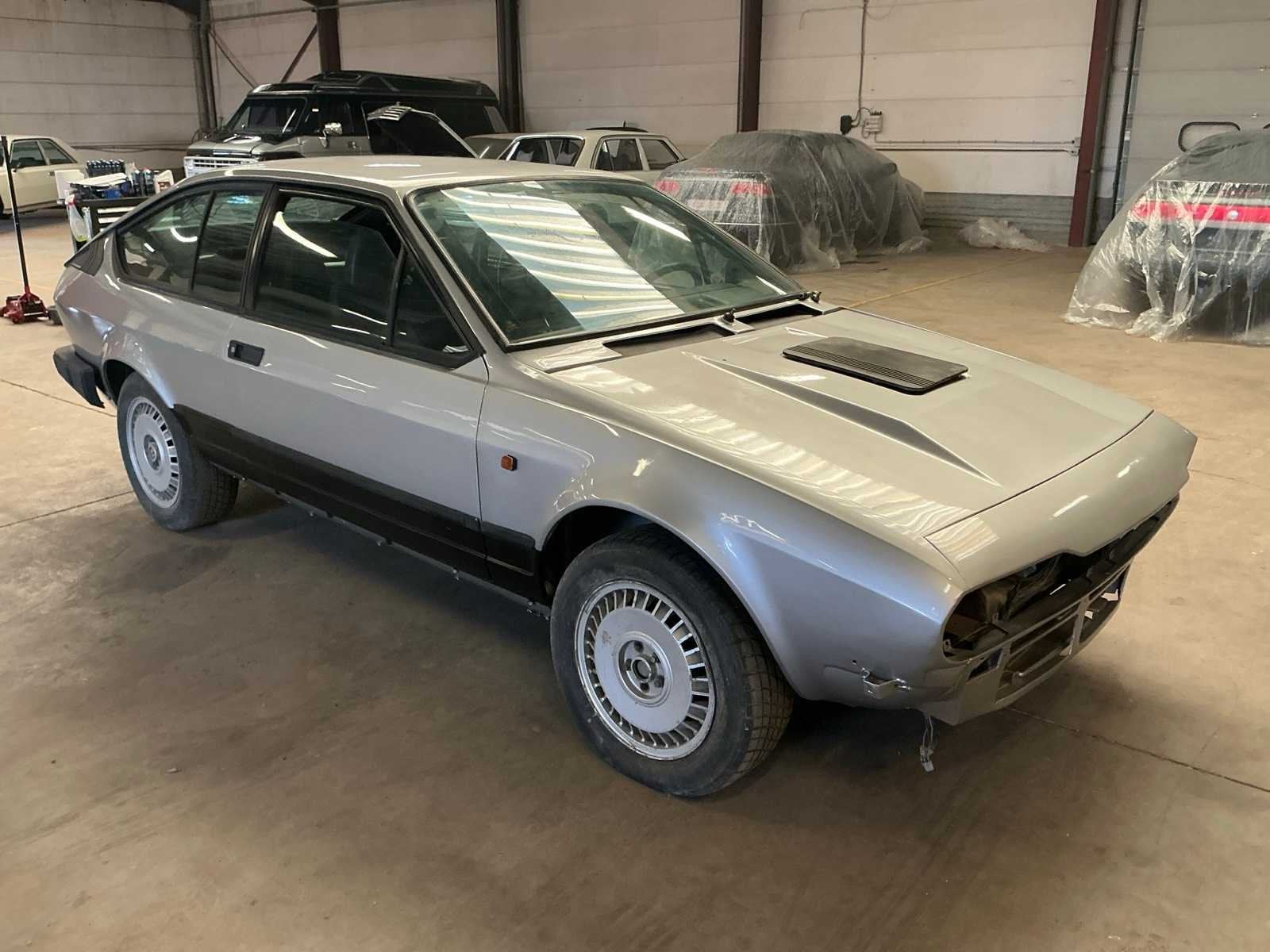 1985 Alfa Romeo GTV V6 Oldtimer (restauratie project), Auto's, Bedrijf, Handgeschakeld, Overige carrosserie, Alfa Romeo