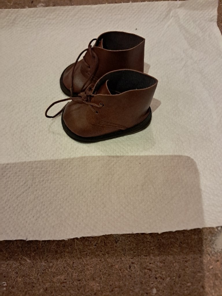 Une paire de chaussures à lacets., Verzamelen, Poppen, Ophalen, Nieuw, Accessoires