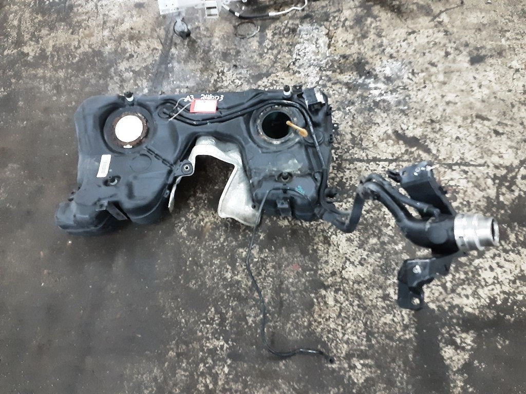 RESERVOIR CARBURANT Audi S3 Limousine (8VM / 8VS), Autos : Pièces & Accessoires, Auto-Union-Straße  1,
85057  Ingolstadt, DE, Info@audi.de