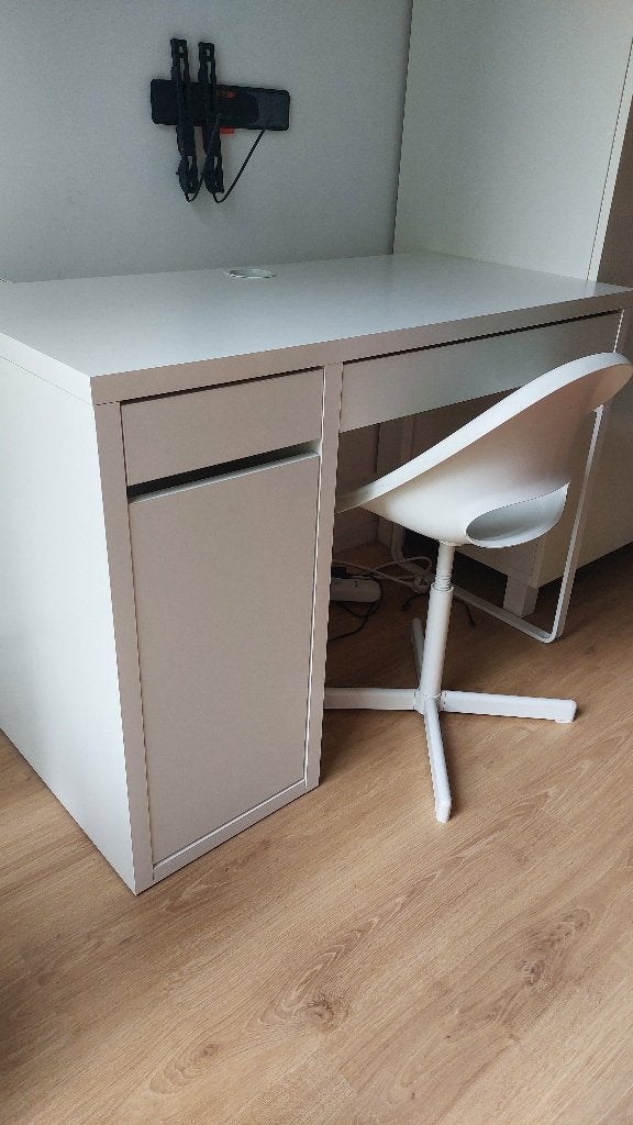 Wit kinderbureau en stoel Ikea, Huis en Inrichting, Bureaus, 105 cm, Gebruikt, Kinderbureau, 50 cm
