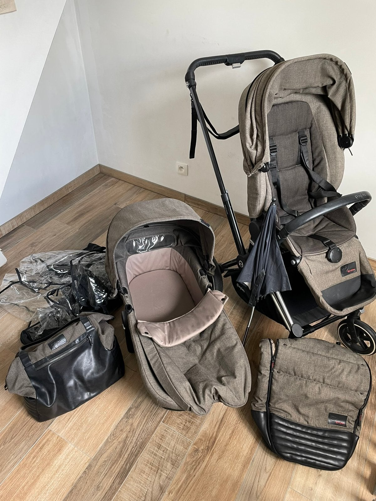 Poussette Cybex avec accessoires, Autres marques, Tige de poussée réglable, Enlèvement, Utilisé