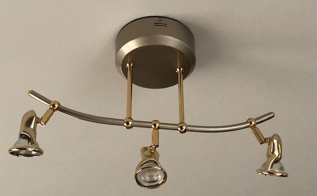 3 SPOTS DE PLAFOND avec éclairage LED en très bon état : 15€, Maison & Meubles, Lampes | Spots, Source lumineuse incluse, Spot encastrable ou Spot mural