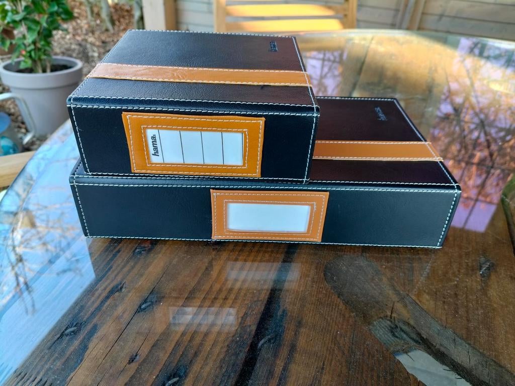 Een lot van 60 cd of dvd boxen in hout, Ophalen