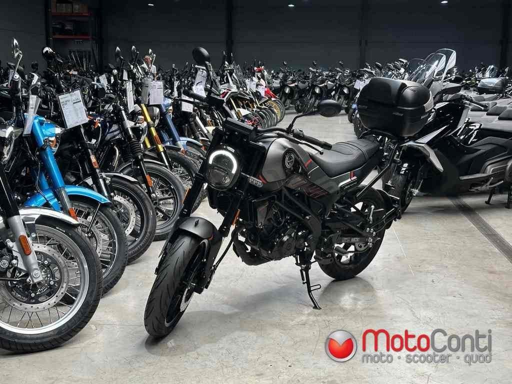 Benelli Leoncino 125 2024 [2205 km], 2 cilinders, Occasion, Bedrijf, 125 cc