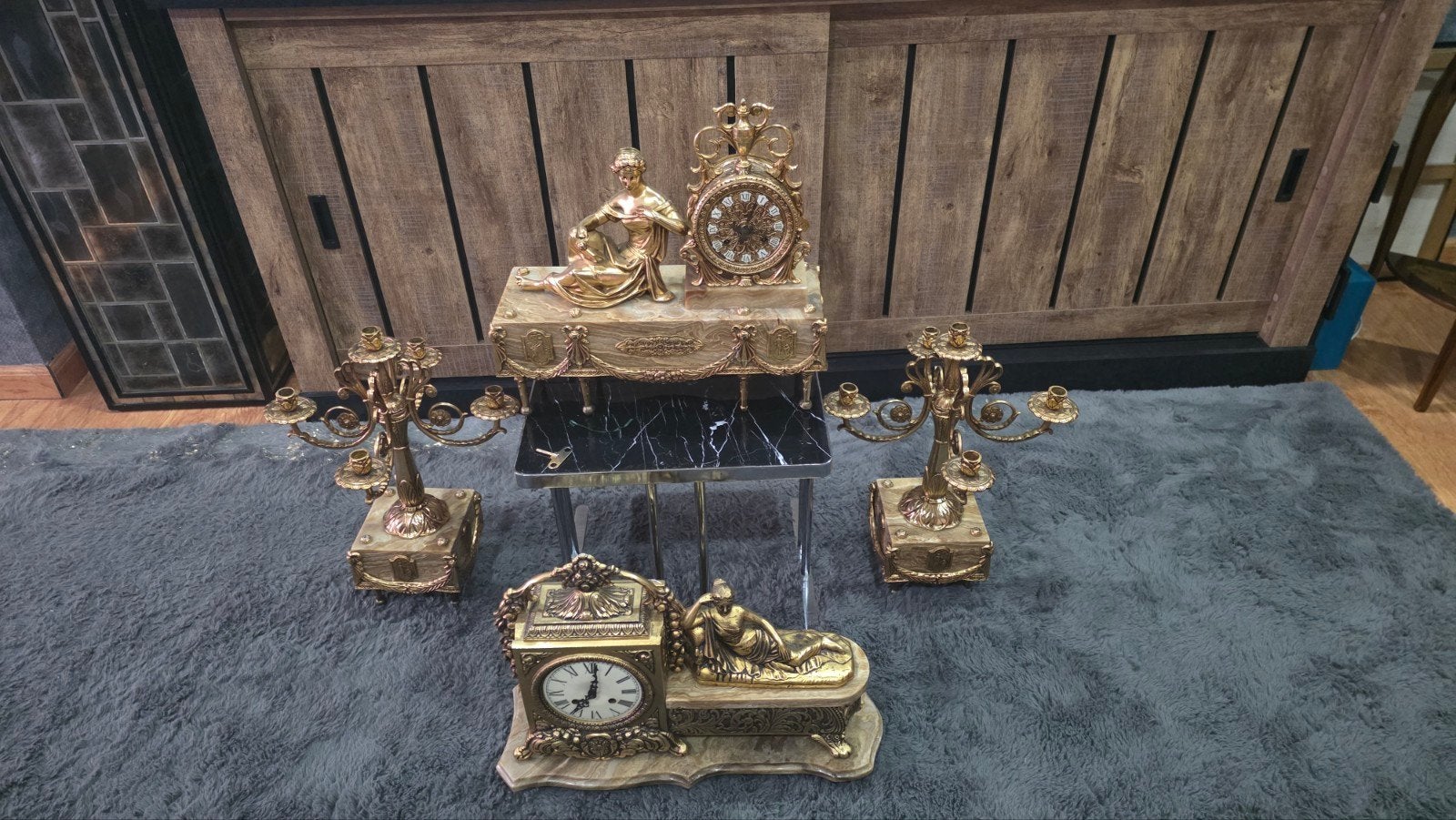 Schouwklokkeb verguld brons .op marmer

Zeer zwaar mechanish, Antiek en Kunst, Curiosa en Brocante, Ophalen