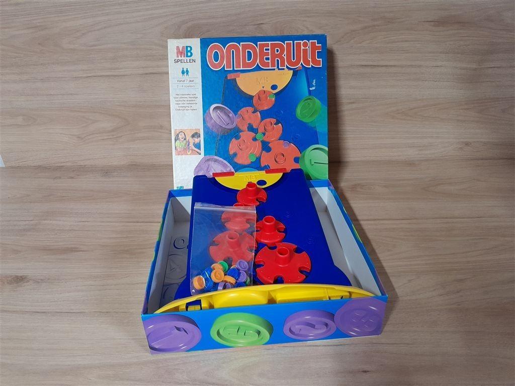 onderuit - s3084, Hobby en Vrije tijd, Verzenden, Zo goed als nieuw