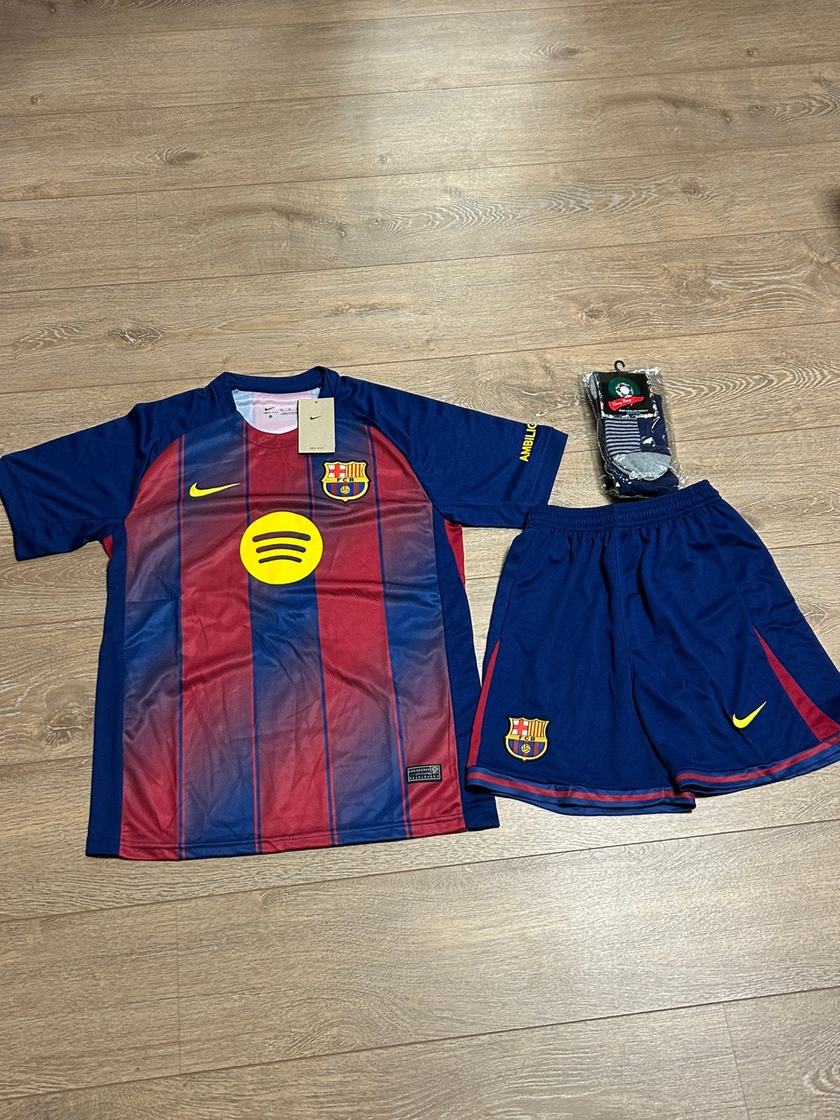 Barcelona Voetbal Zomerset Tenu - NIEUW!, Taille M, Enlèvement, Neuf, Set