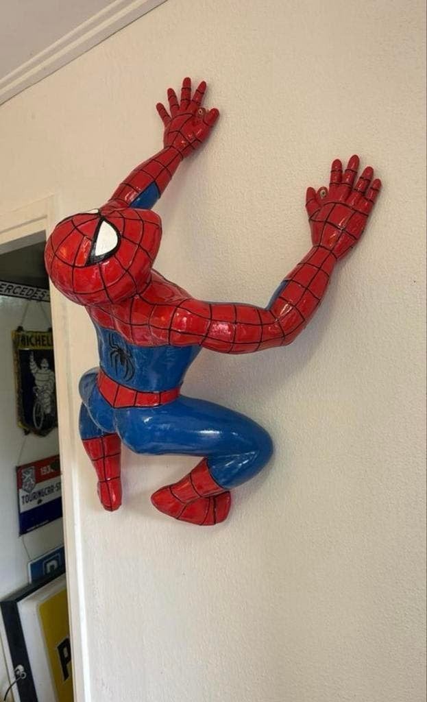 Spiderman Muurdecoratie - Klimmende Spiderman Beeld