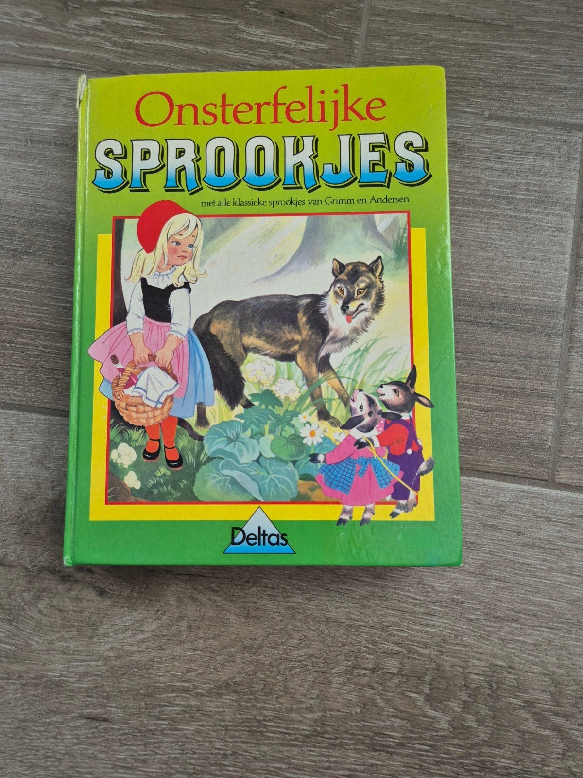 Onsterfelijke sprookjes, Boeken, Ophalen