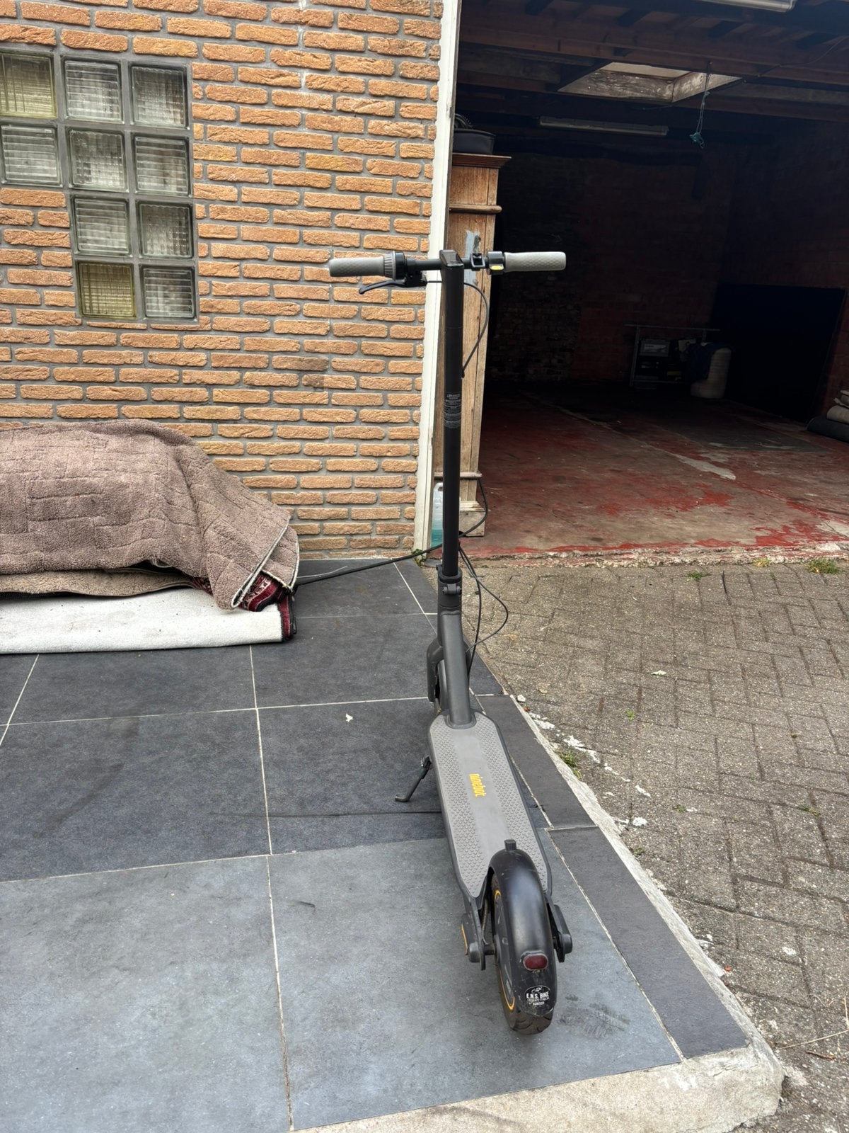 Ninebot g30 niks kapot met lader nieuwe bande lichte werke, Ophalen, Zo goed als nieuw