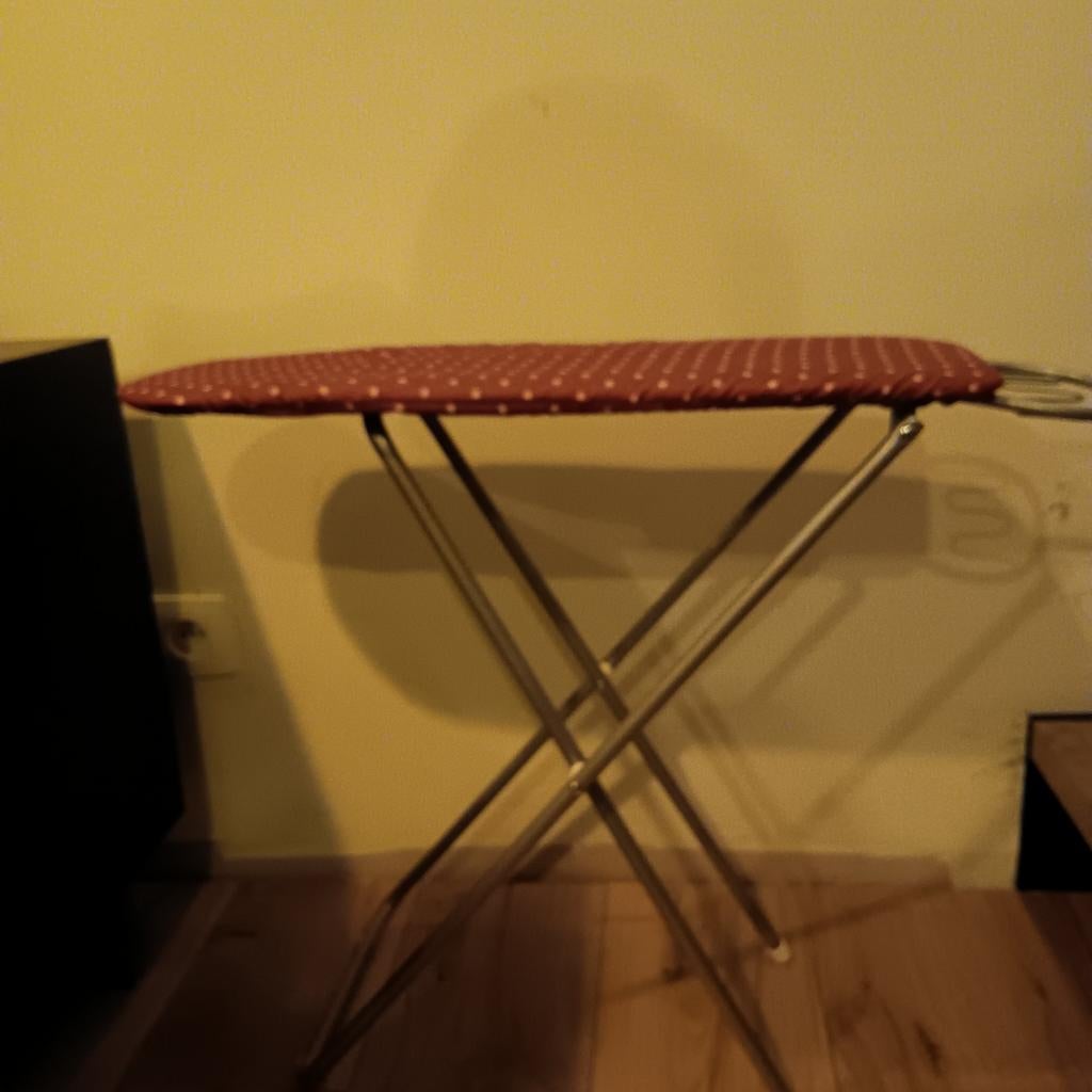 Table à repasser poupées, Enfants & Bébés, Jouets | Poupées, Comme neuf