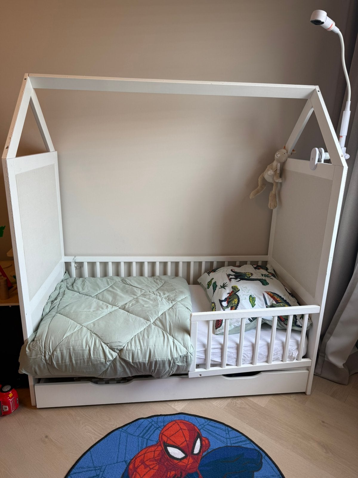 Peuterbed + kledingkast te koop – nette set, Kinderen en Baby's, Ophalen, Gebruikt, Matras