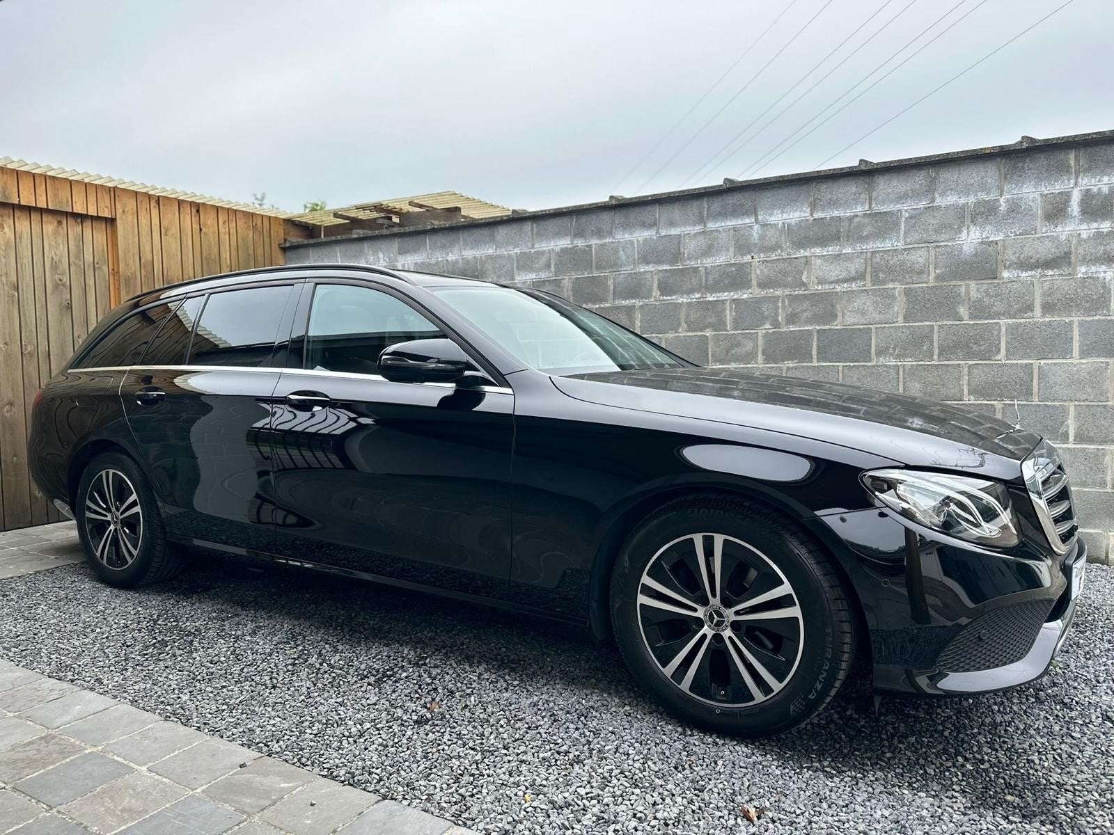 Mercedes-Benz E-Klasse E220 d Pano Led Navi Leder ACC Lineas, Autos, Mercedes-Benz, Achat, 143 kW, Entreprise, Automatique