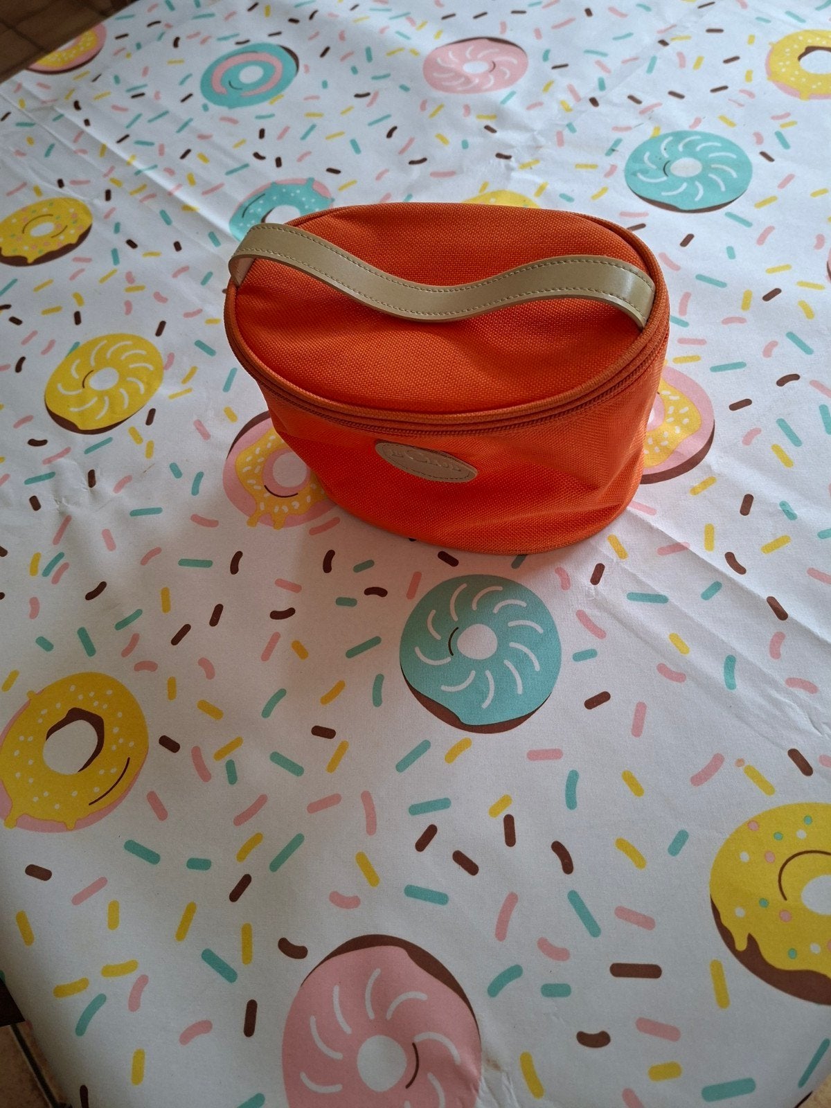 Toilettas. 17 cm lang x 11 cm breed x 10 cm hoog. Neu, Kinderen en Baby's, Speelgoed | Badspeelgoed, Ophalen of Verzenden