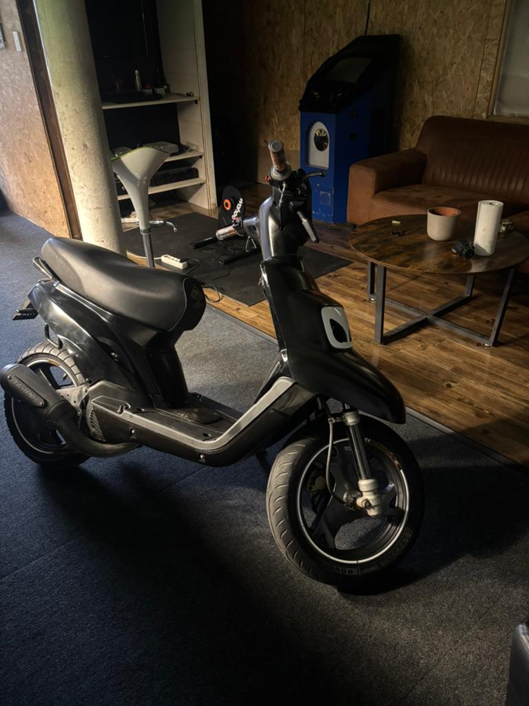Mbk booster nieuw model 2015 a klasse, Fietsen en Brommers, Snorfietsen en Snorscooters, Zo goed als nieuw, Ophalen