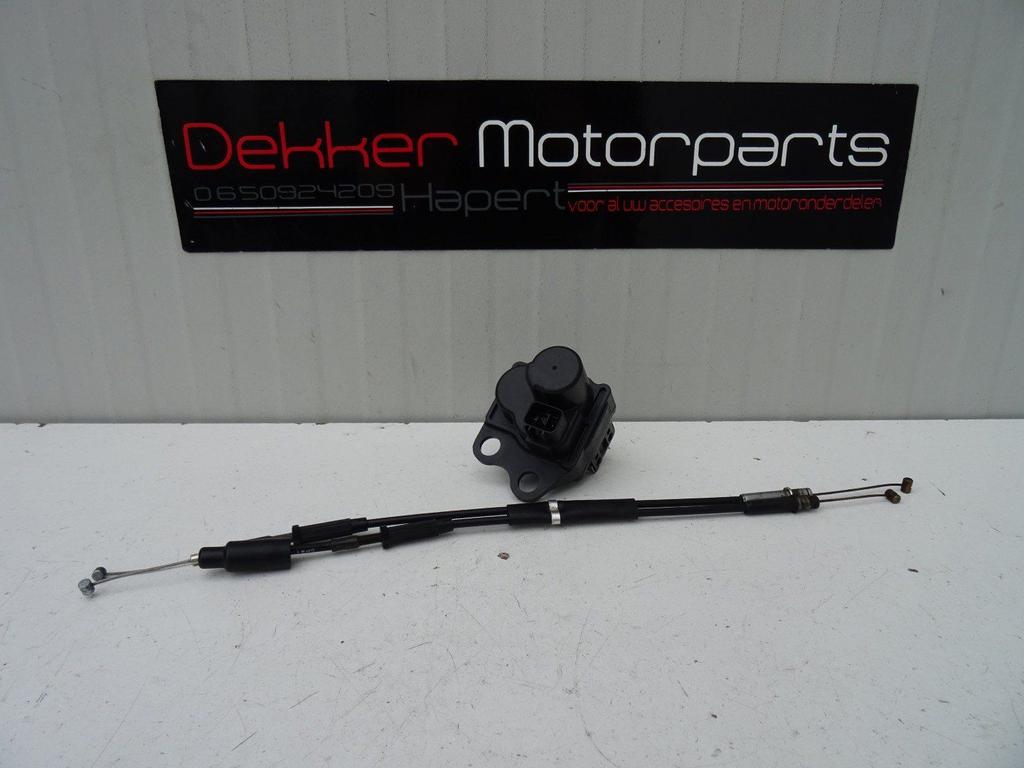 Servomotor + Kabels / Exup klep Yamaha YZF R1 2002-2003 RN09, Motoren, Gebruikt, -, -, Ophalen of Verzenden