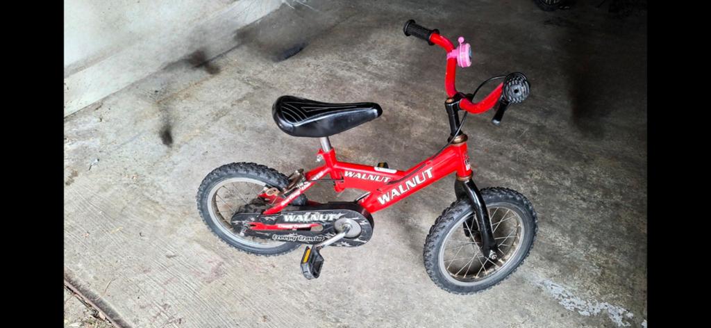 Mooie rode kinderfiets van 14 inch, Fietsen en Brommers, Fietsen | Kinderfietsjes, Ophalen, Velgrem, Walnut, Nieuw