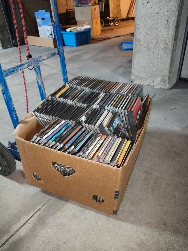 Dozen vol dvd's, muziek dvd's,cd's, Ophalen