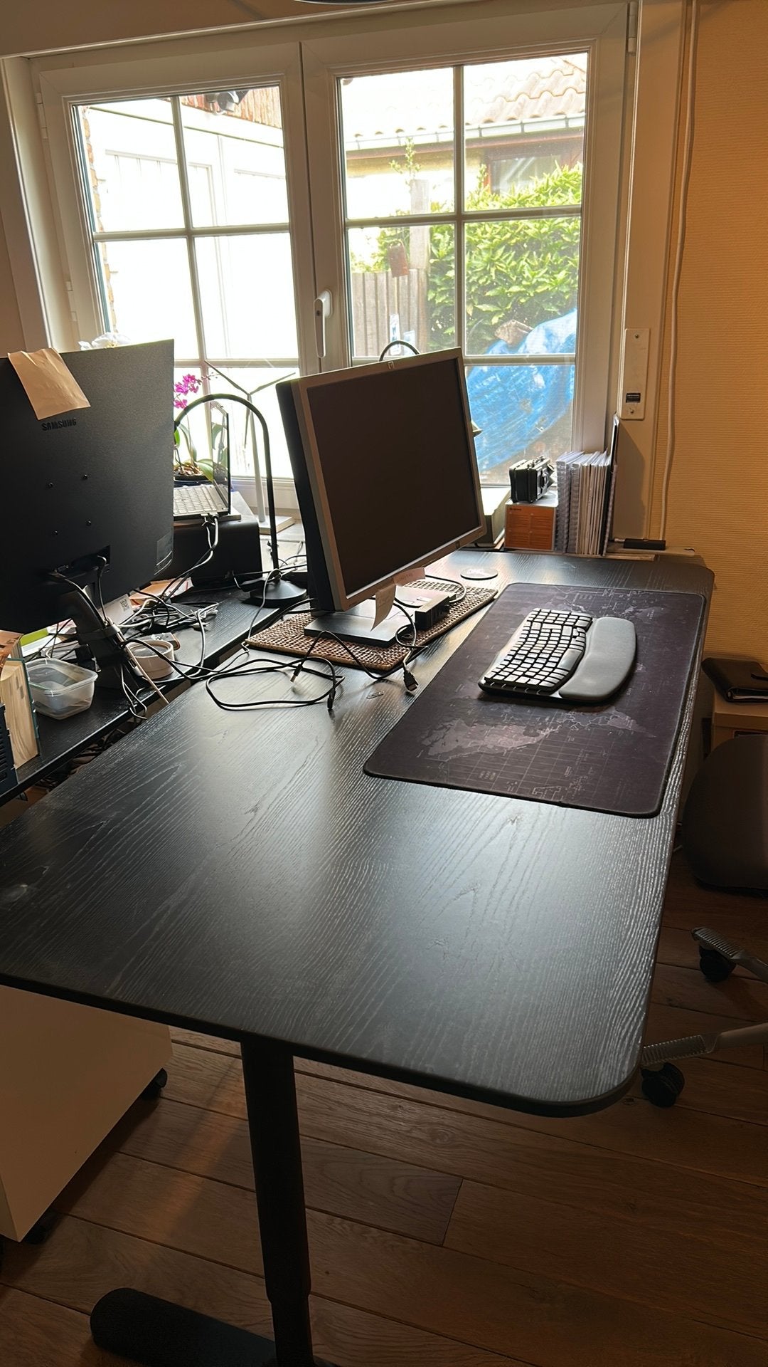 Bureau Ikea avec chaise, 190 cm, Bureau d'ordinateur, Goulotte de câbles, Comme neuf