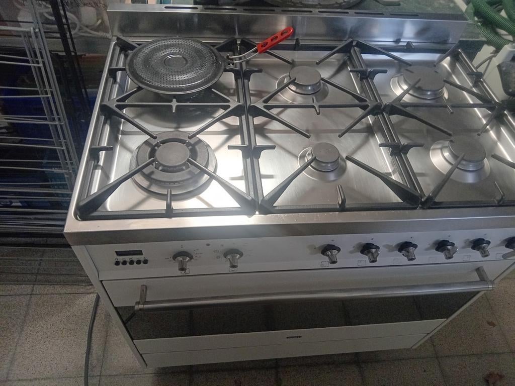Smeg, 6-delig gasbekken en grote elektrische oven. Wit kleur, Enlèvement