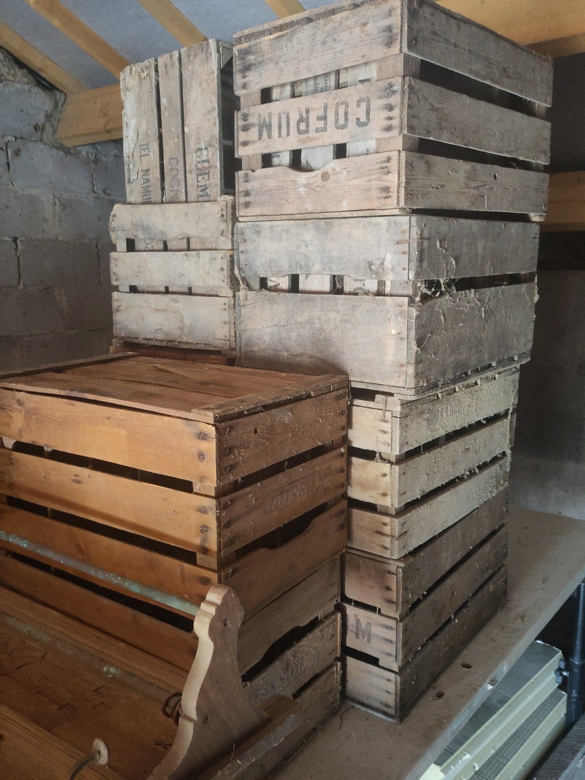 très vieilles caisses en bois, Enlèvement