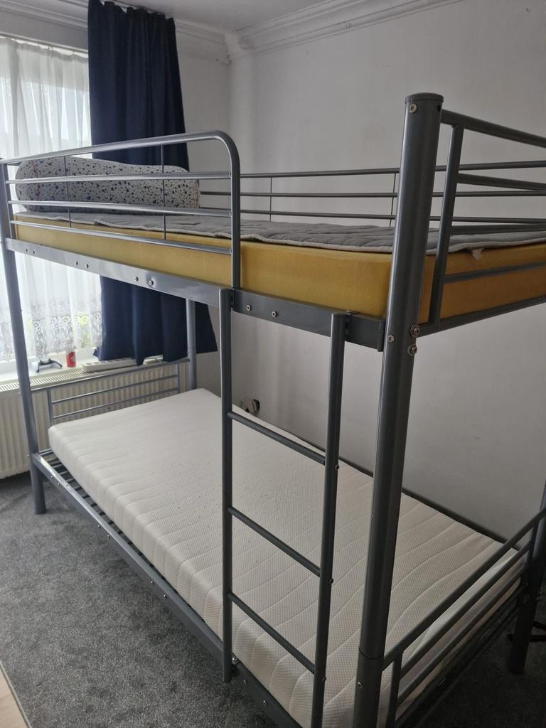 Stepelbed met matras 100€, Huis en Inrichting, Slaapkamer | Stapelbedden en Hoogslapers, Ophalen, Zo goed als nieuw