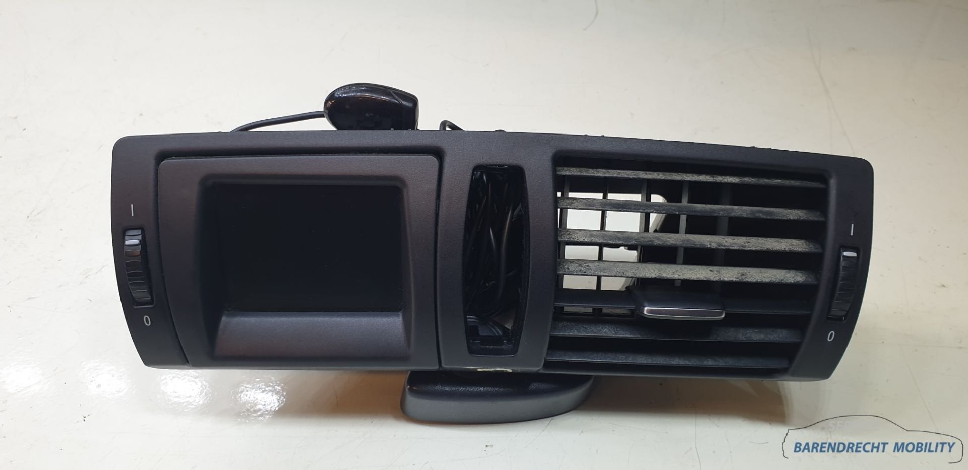 VDO Navigatiescherm BMW 1 serie E87 Siemens VDO luchtrooster, Petuelring 130
80788  Munich, DE, Gebruikt, Info@bmw.de, BMW