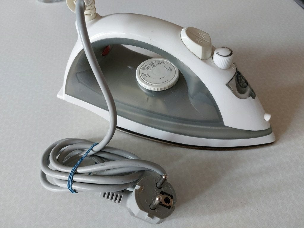 Met dit stoomstrijkijzer strijk en stoom je jouw kledi, Elektronische apparatuur, Ophalen, Zo goed als nieuw