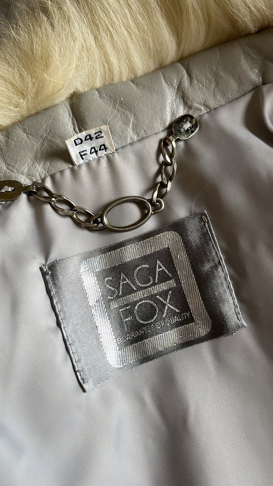 Witte vossen bontjas Saga Fox, Ophalen of Verzenden, Zo goed als nieuw, Maat 42/44 (L)