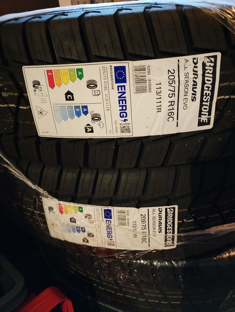 4x nieuwe Bridgestone Duravis All Season EVO 205/75 R16C, Autos : Pièces & Accessoires, Pneus & Jantes, Enlèvement ou Envoi, 4 Saisons