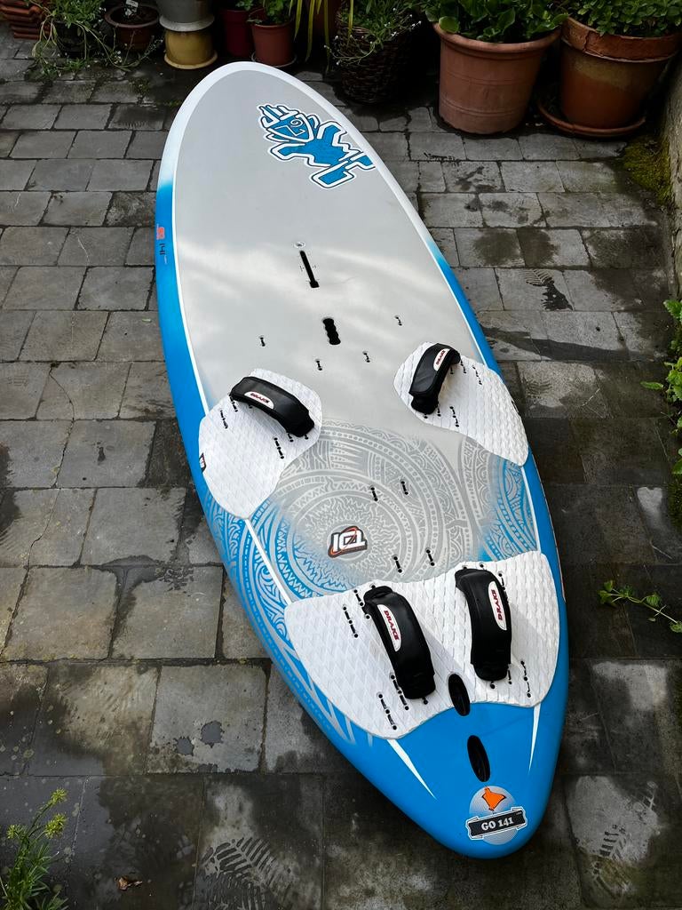 Starboard GO 141 – freeride / beginnersboard, Watersport en Boten, Windsurfen, Ophalen, 250 tot 300 cm, 5 tot 6.5 m², Zo goed als nieuw